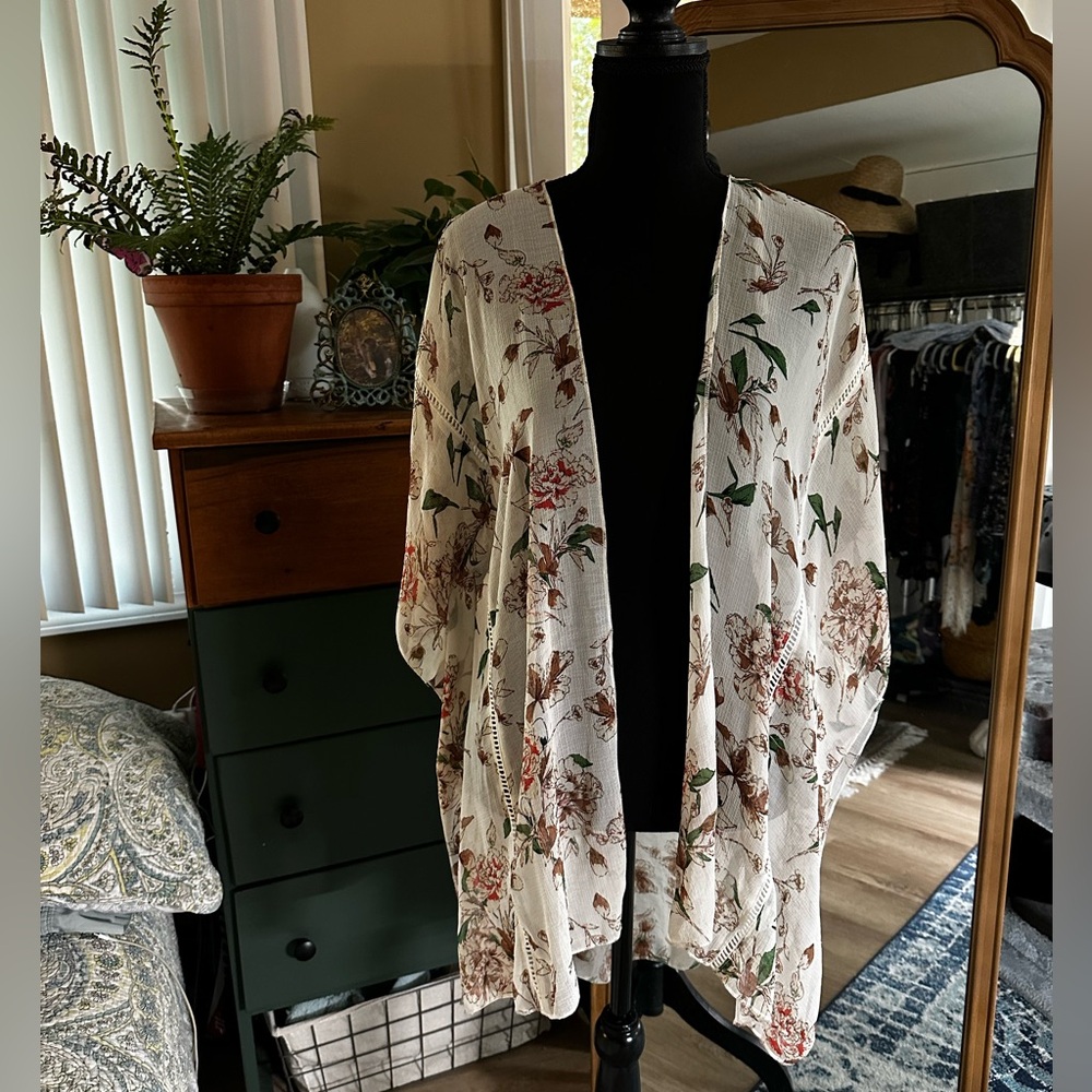 Emory Park Caley Crochet Detail Kimono